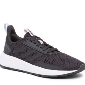 New w tag women’s adidas sz 7.5 Questar drive